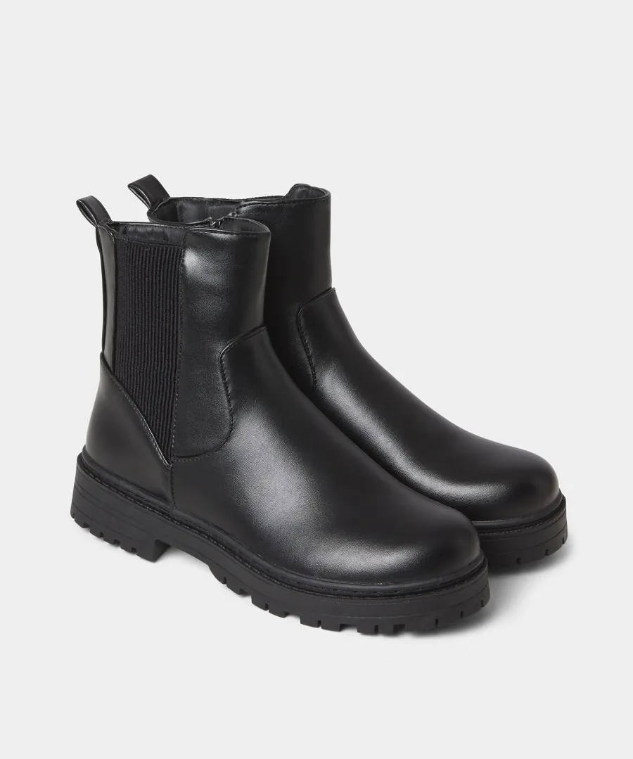 Make No Mistake Chelsea Boots