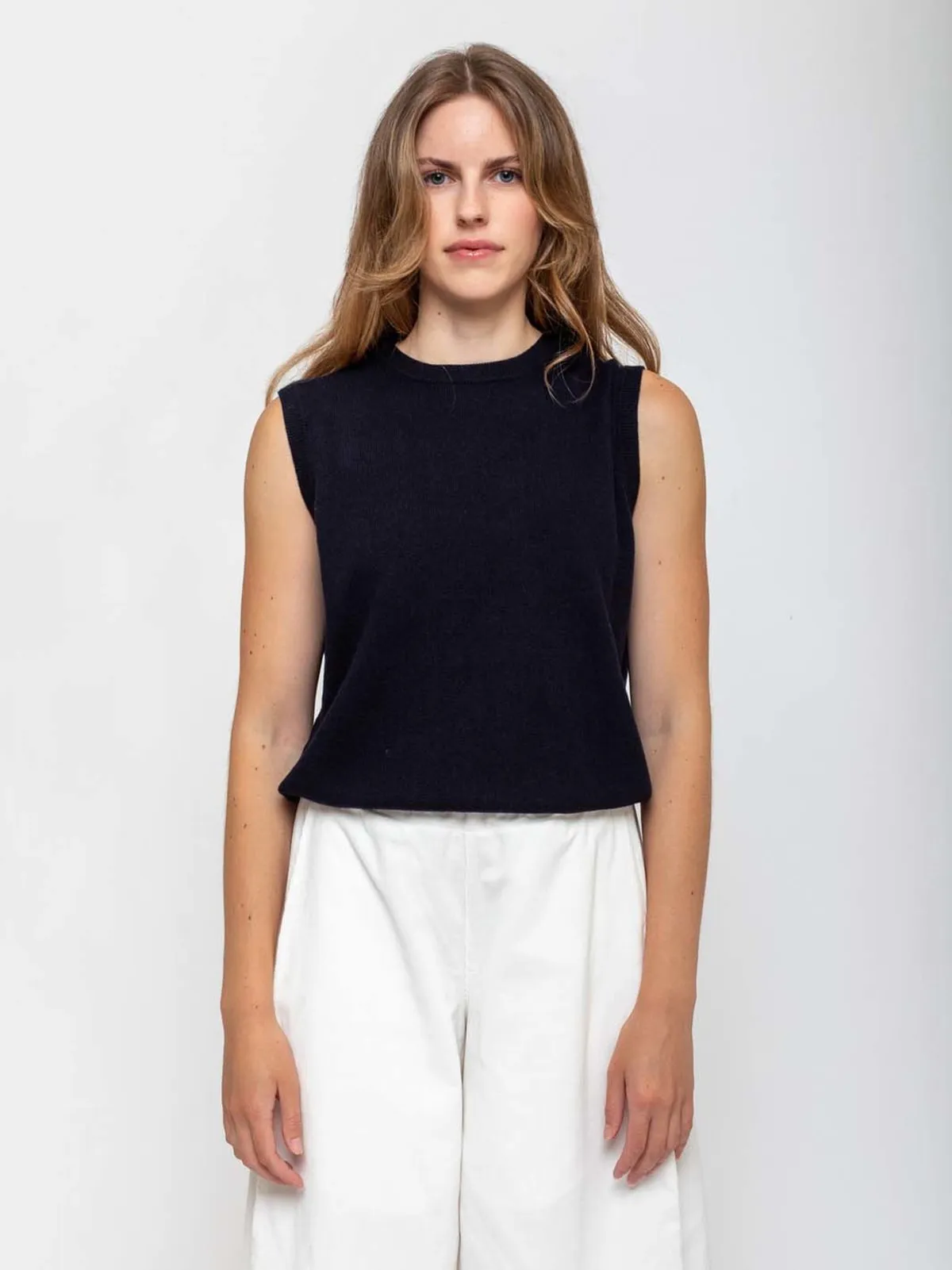 Round Neck Sleeveless Sweater