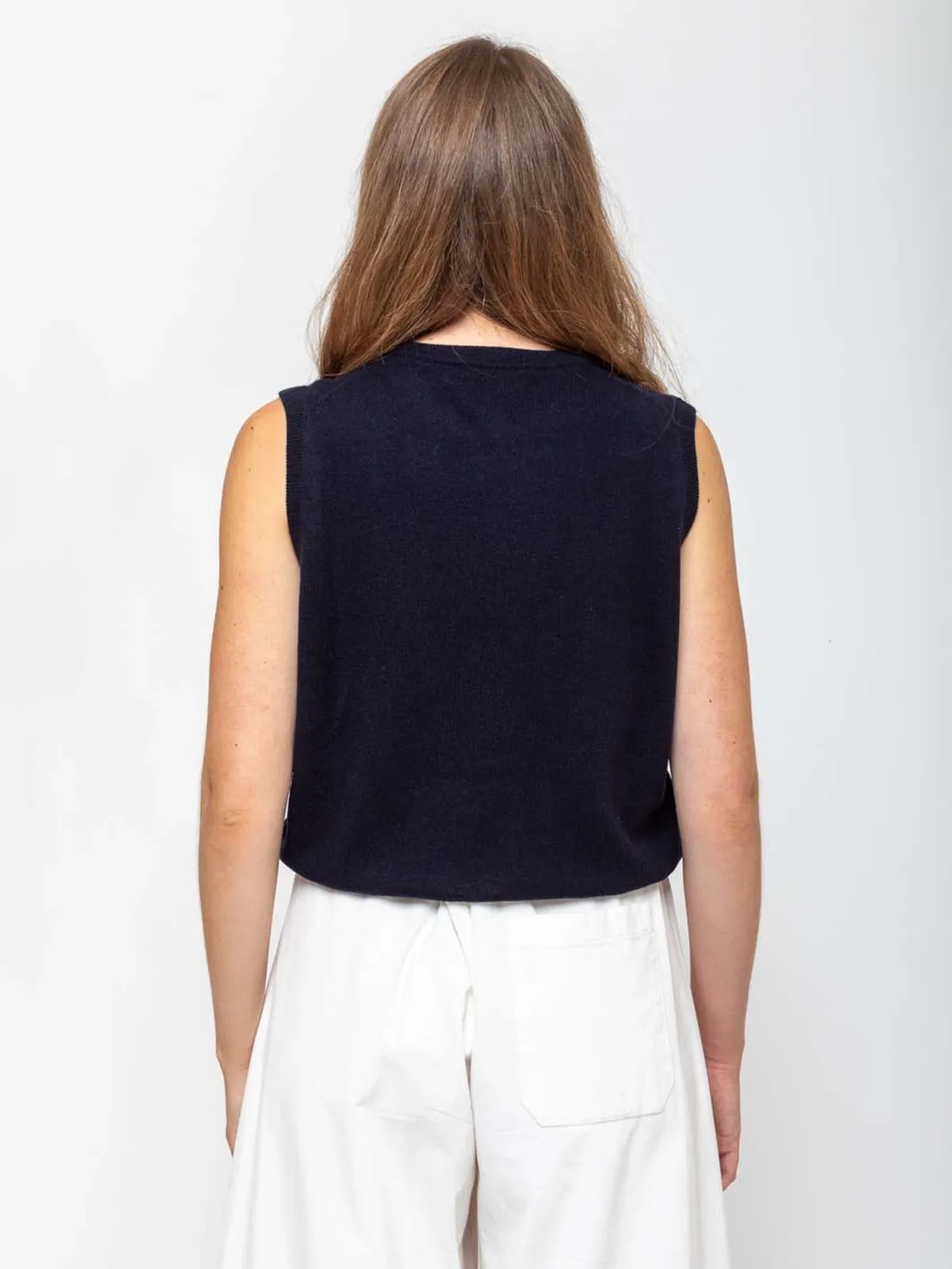 Round Neck Sleeveless Sweater