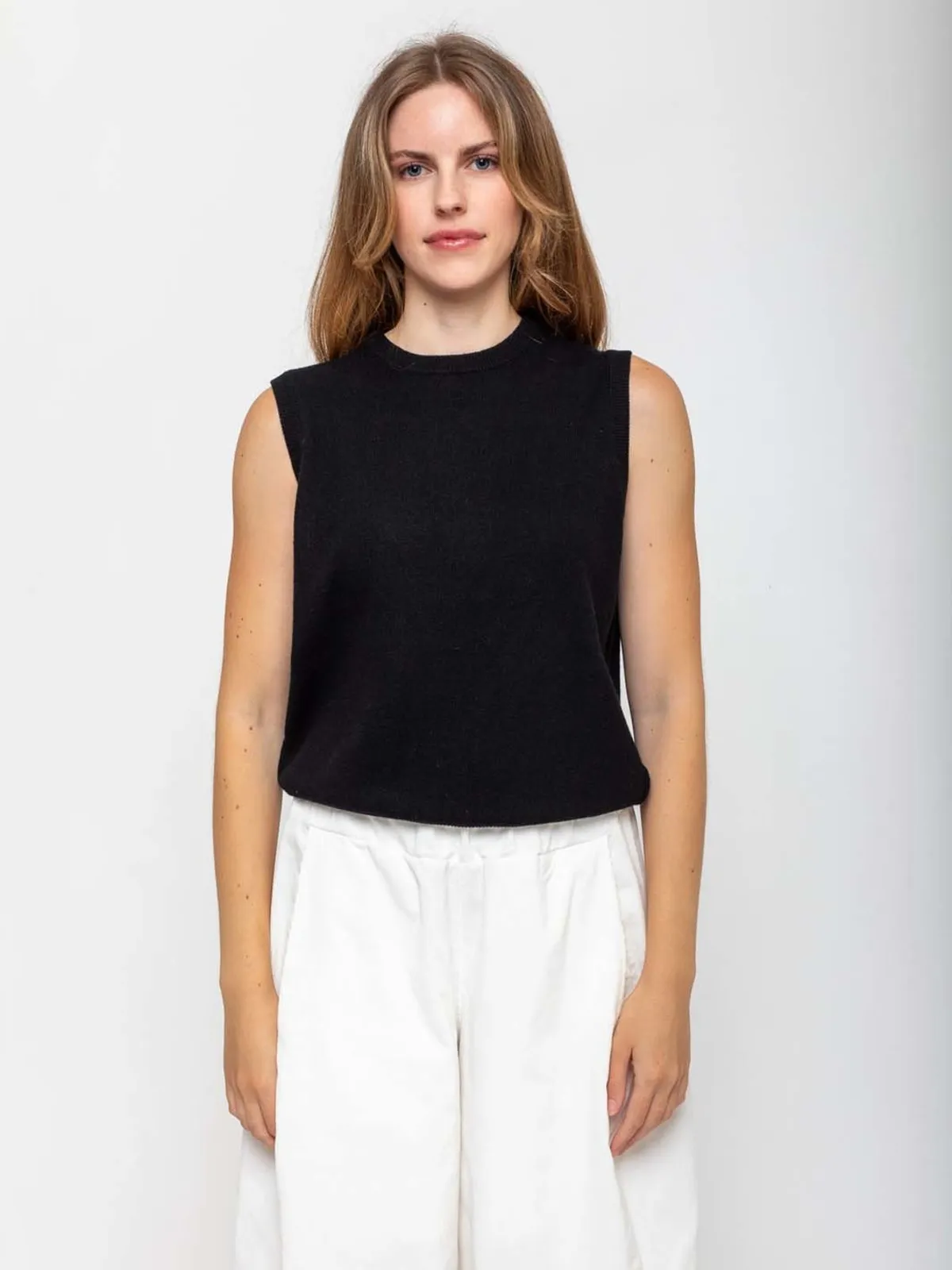 Round Neck Sleeveless Sweater