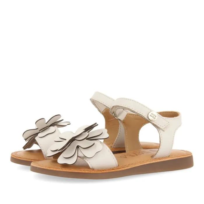 WHITE LEATHER SANDALS WITH FLOWER EMBELLISHMENT FOR GIRL AND BOY TAKILMA